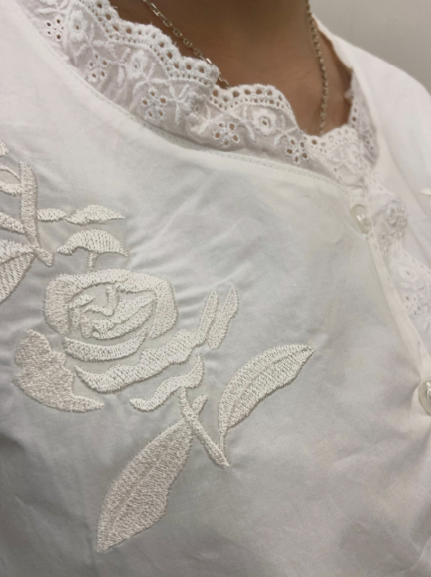 韓國J CRANE玫瑰刺繡蕾絲無袖背心 | 法式花邊鈕扣棉質上衣 Korean Lace Embroidery Top