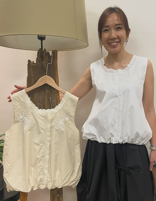 韓國J CRANE玫瑰刺繡蕾絲無袖背心 | 法式花邊鈕扣棉質上衣 Korean Lace Embroidery Top