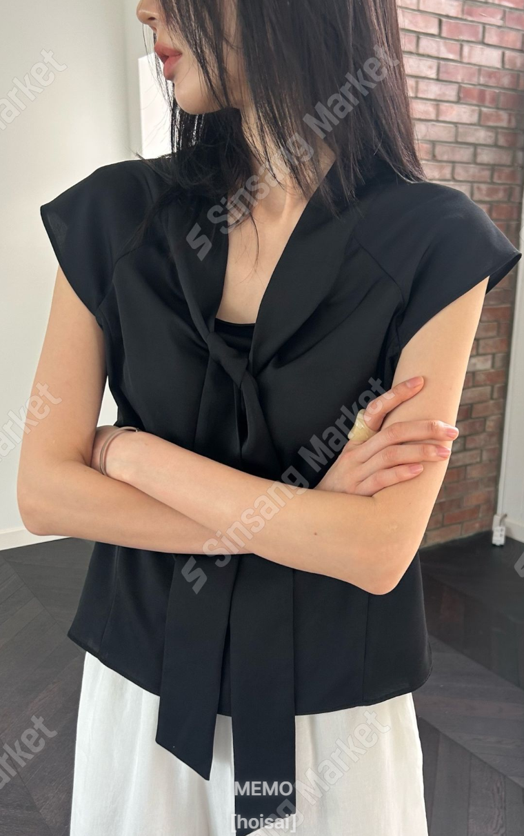 韓國MEMO飄帶領巾無袖上衣 | 法式V領寬肩背心 Korean Sleeveless Tie-Neck Top
