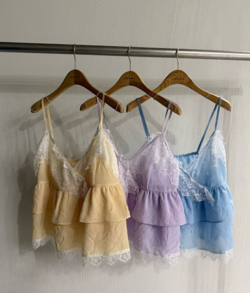 韓國FRANC蕾絲荷葉邊雙層吊帶背心 | 法式浪漫V領拼接上衣 Korean Lace Ruffle Cami Top