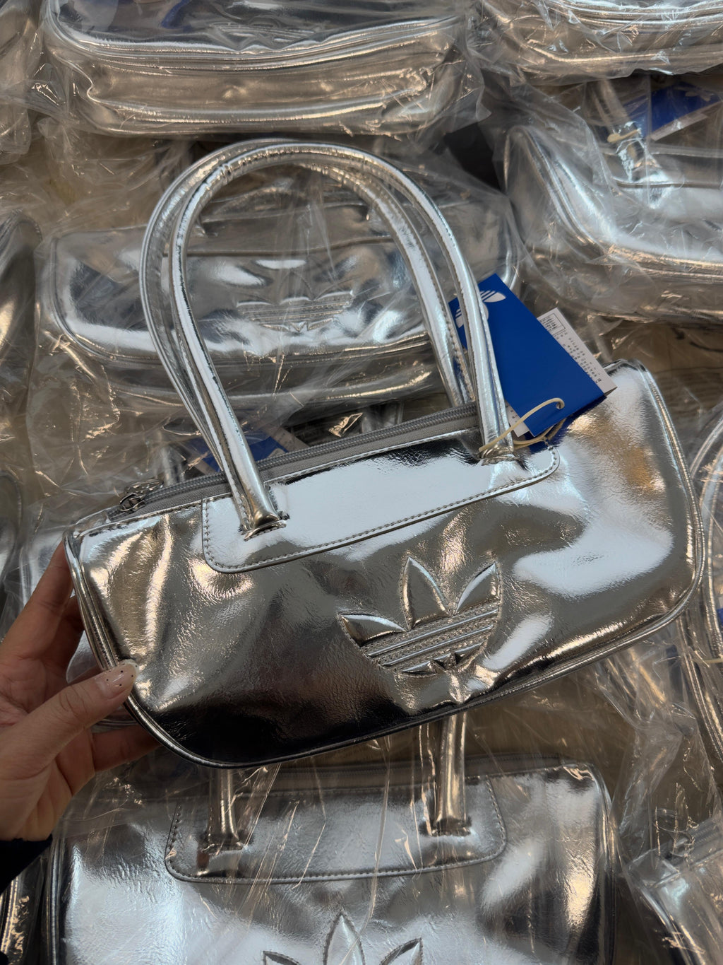 Adidas銀色金屬光澤三葉草手提包 | 復古運動街頭肩背包 Korean Metallic Silver Shoulder Bag