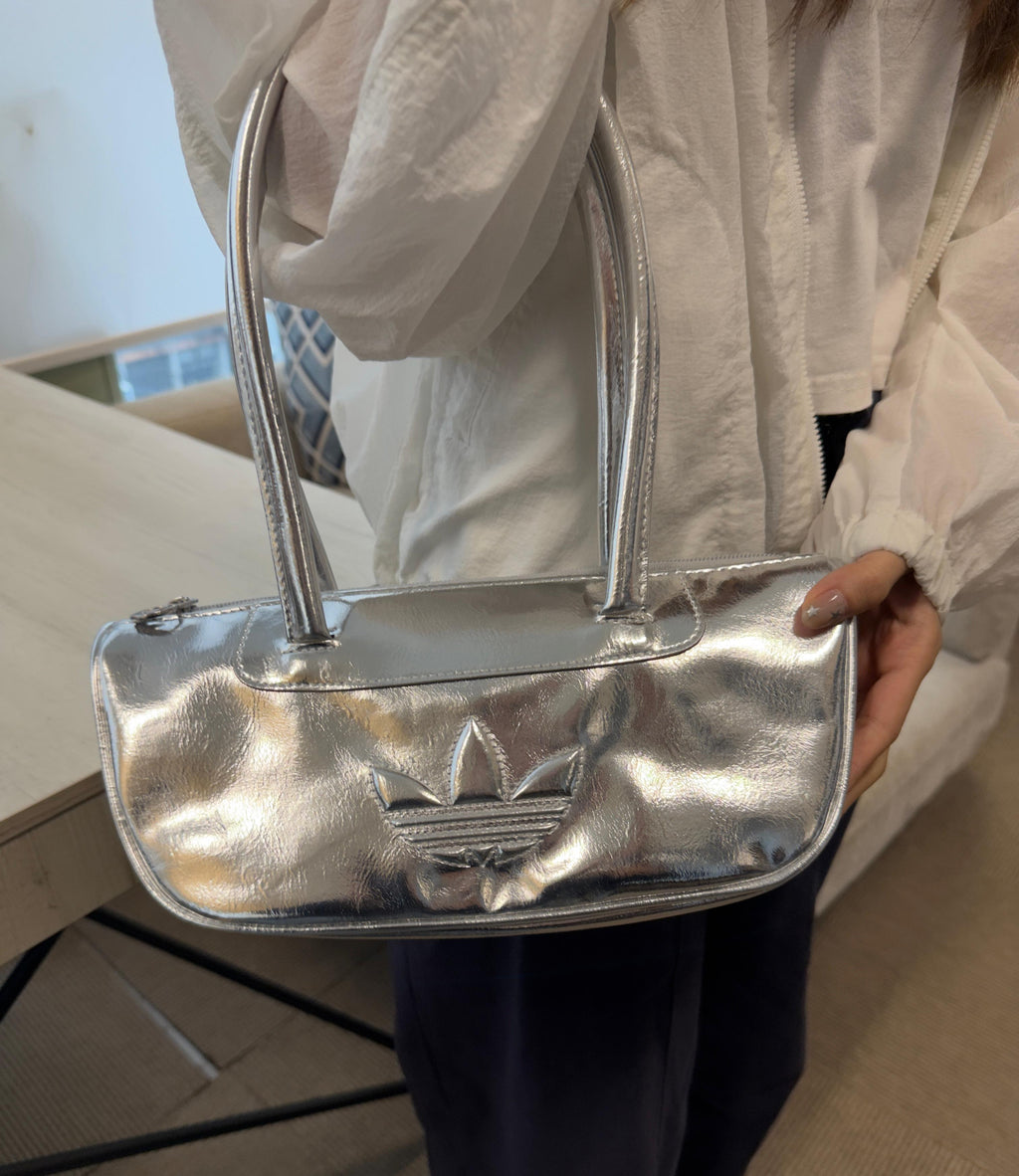 Adidas銀色金屬光澤三葉草手提包 | 復古運動街頭肩背包 Korean Metallic Silver Shoulder Bag