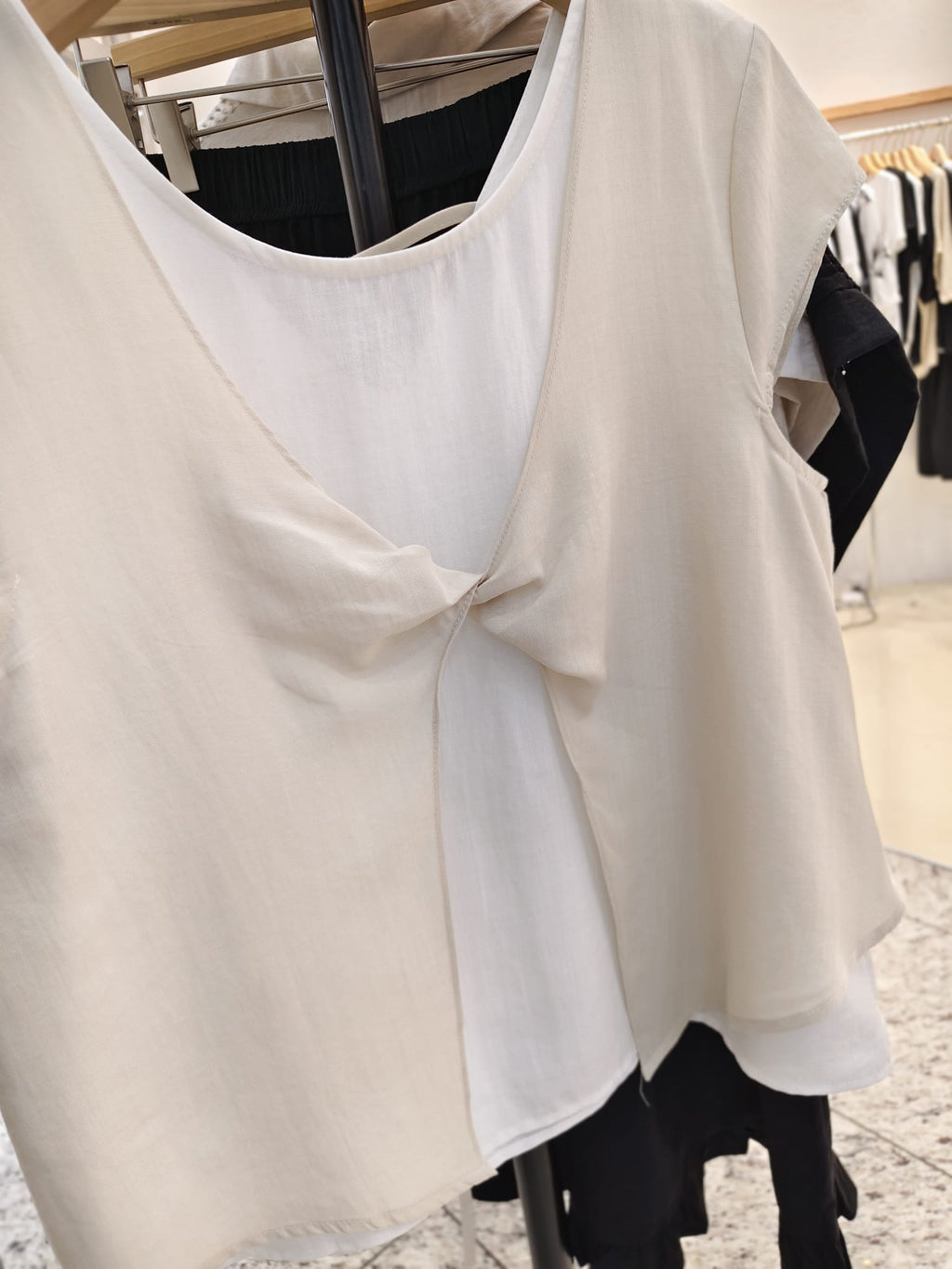 韓國Intro Adorable上衣 LAD60616 - Beige