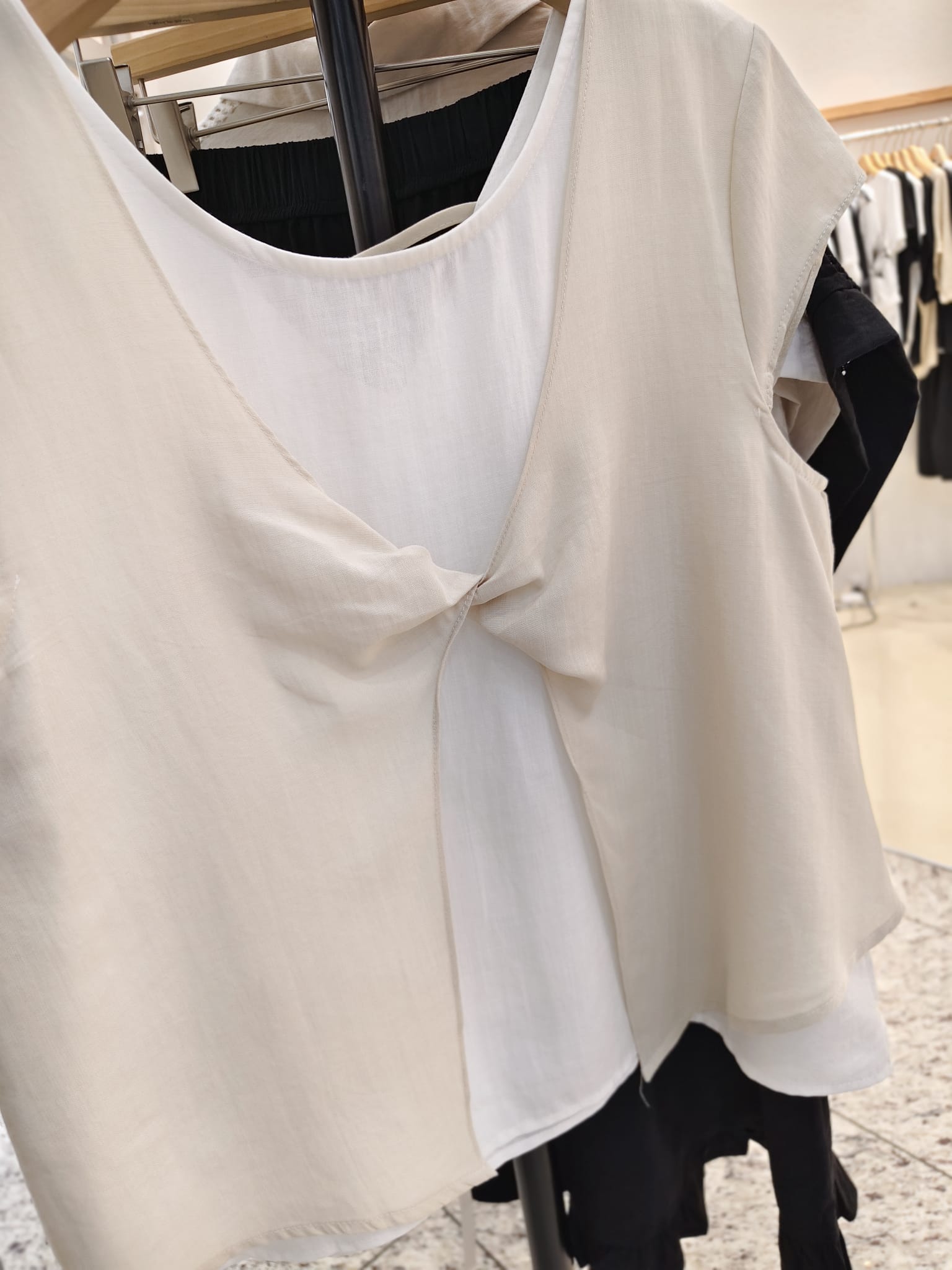 韓國Intro Adorable上衣 LAD60616 - Beige