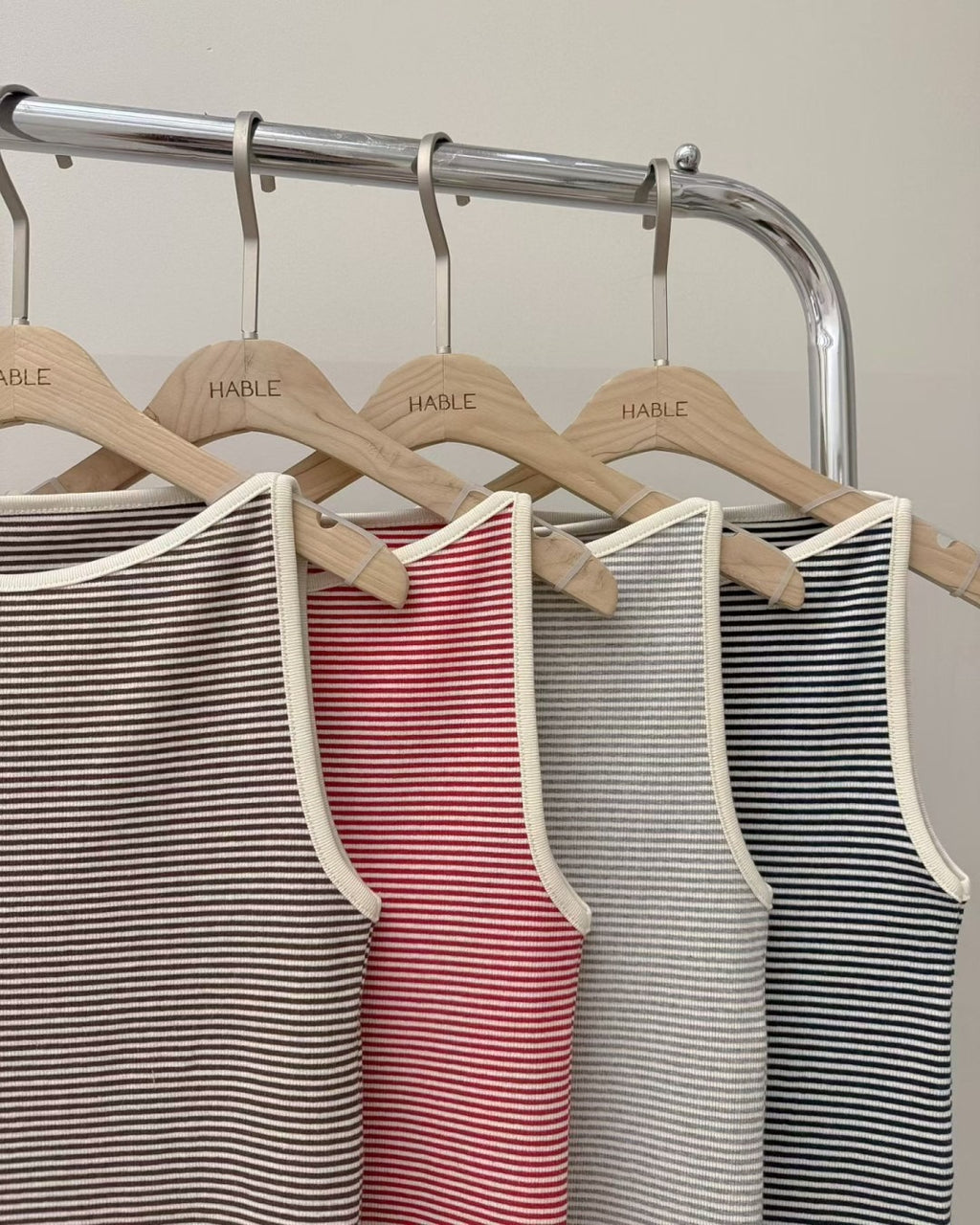 韓國HABLE條紋挖背修身針織背心 | 一字領收腰顯瘦無袖上衣 Korean Striped Slim Fit Knit Tank