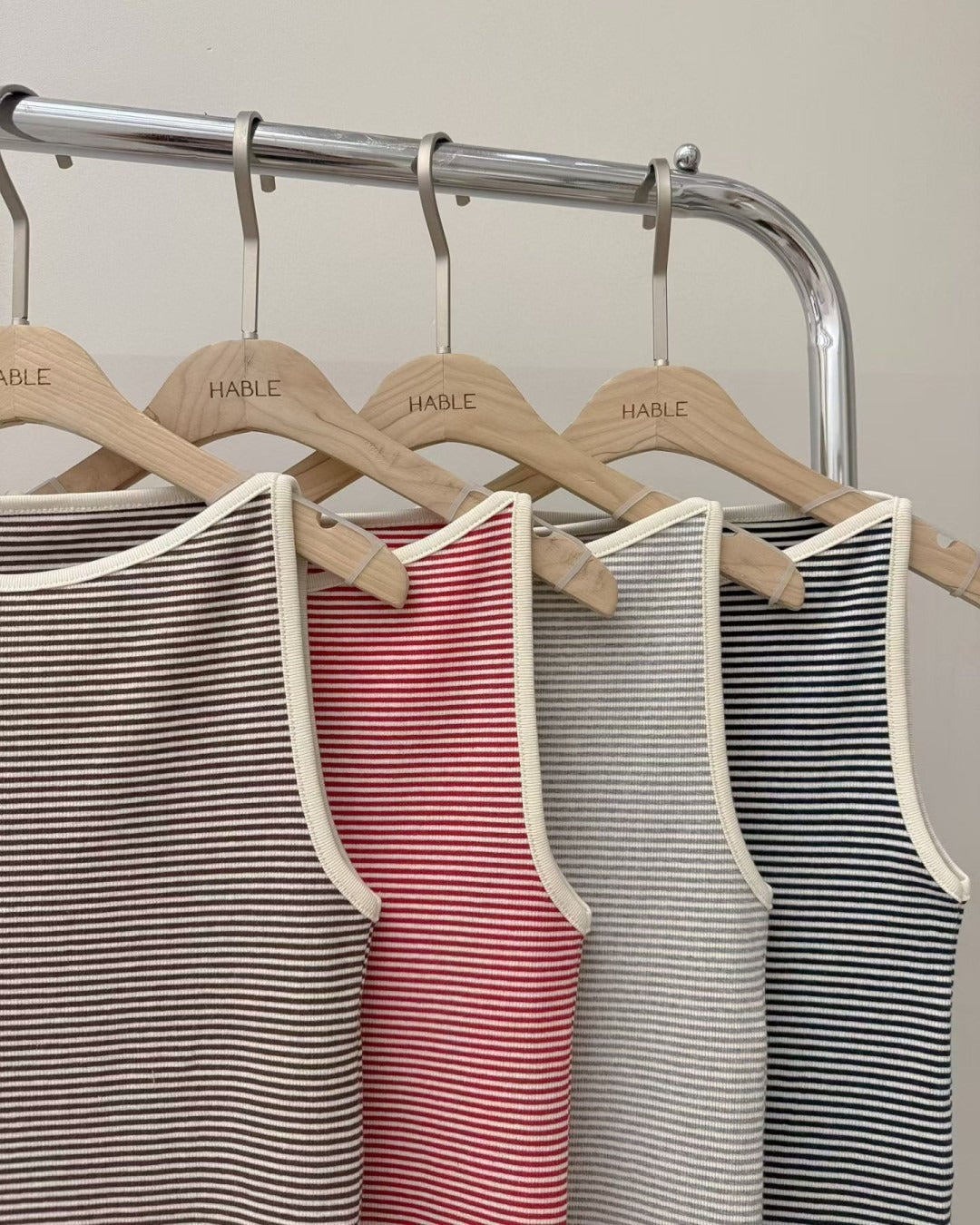 韓國HABLE條紋挖背修身針織背心 | 一字領收腰顯瘦無袖上衣 Korean Striped Slim Fit Knit Tank