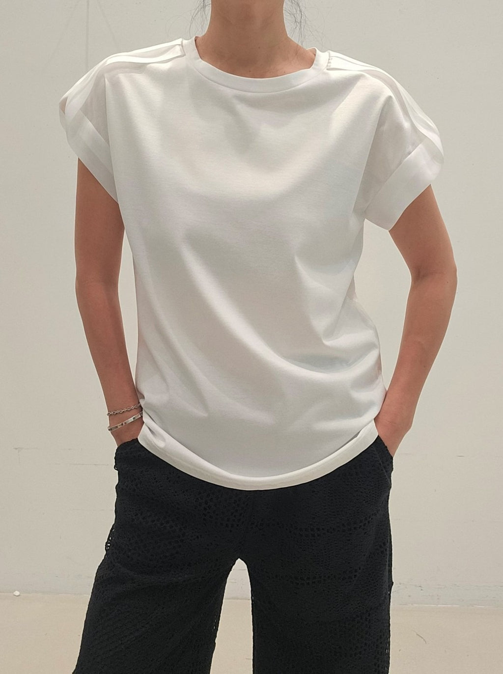 韓國NEOUL立體肩章設計短袖上衣 | 簡約圓領純色棉質T恤 Korean Shoulder Pleated Minimalist Top