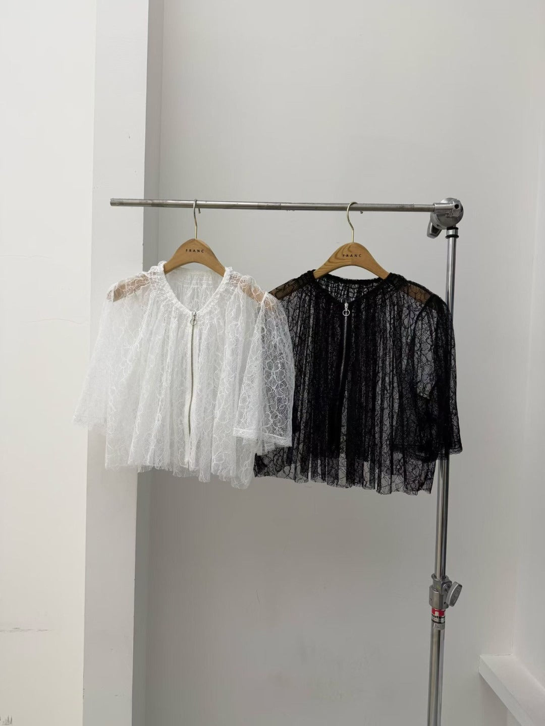韓國FRANC透視蕾絲拉鍊短款外套 | 法式薄紗五分袖罩衫上衣 Korean Lace Zip-Up Sheer Jacket