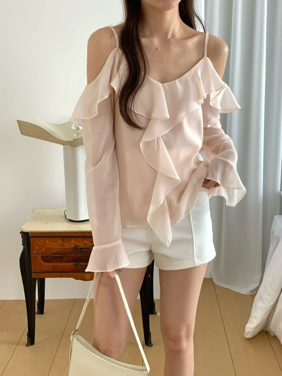 韓國REFILL荷葉邊露肩細肩帶長袖上衣 | 浪漫雪紡飄逸襯衫 Korean Ruffled Off-Shoulder Blouse